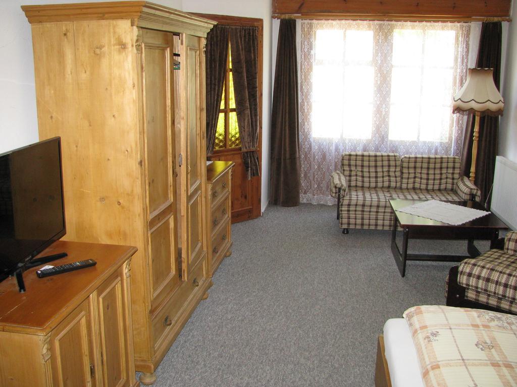 Penzion 102 Pardubice Dış mekan fotoğraf