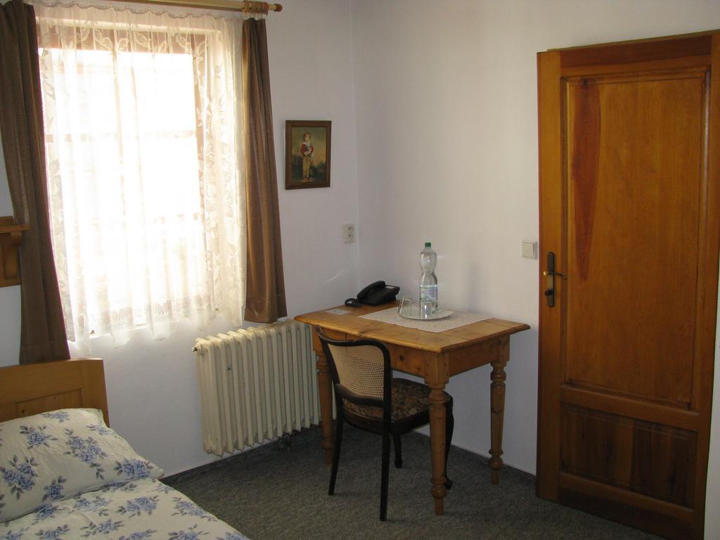 Penzion 102 Pardubice Dış mekan fotoğraf