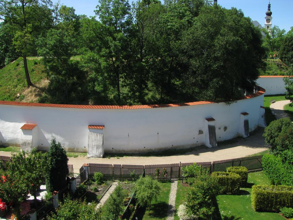 Penzion 102 Pardubice Dış mekan fotoğraf